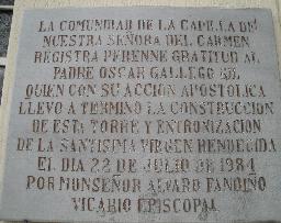Placa conmemorativa construccion capilla de la Virgen del Carmen